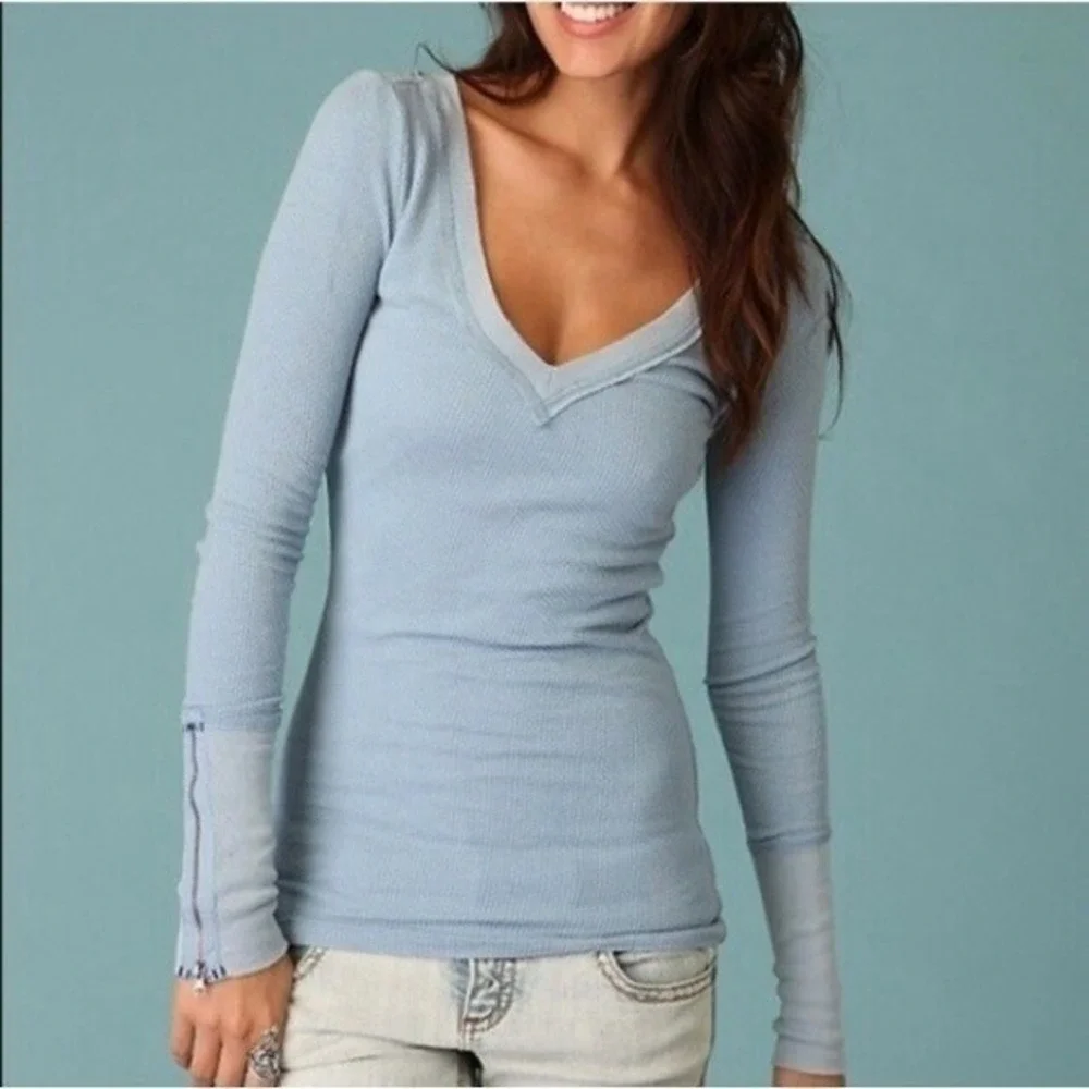 Free People Light Blue V-Neck Thermal Waffle Knit Top Zipper Cuffs‎ Womens XS